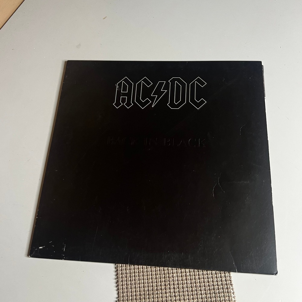 AC/DC Back in Black Vinyl LP 2003 Remastered Reissue Embossed Cover E51076513